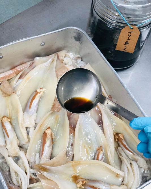 自家製魚醤でスルメイカのひものづくり