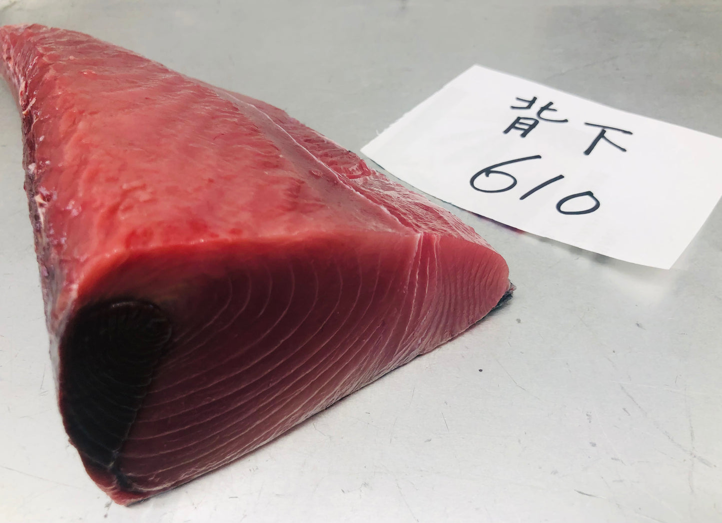 ◉富山の天然夏マグロ 小ぶりな半身まるごとセット(4分割・皮付)カマおまけ付 冷凍セット 全体量約3000g