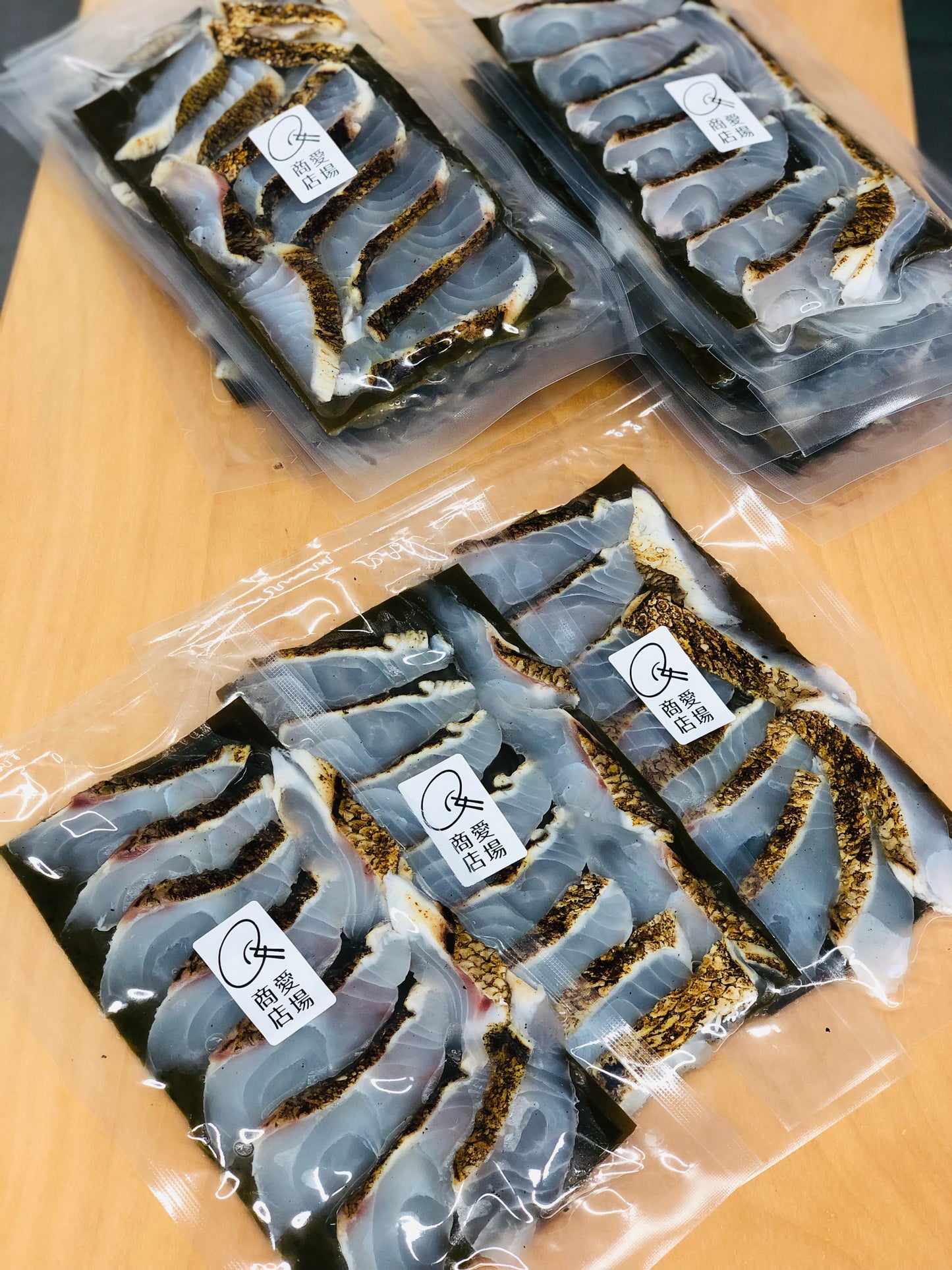 真鯛の炙り昆布〆5pc おかしらおまけ付き(売り切れ)