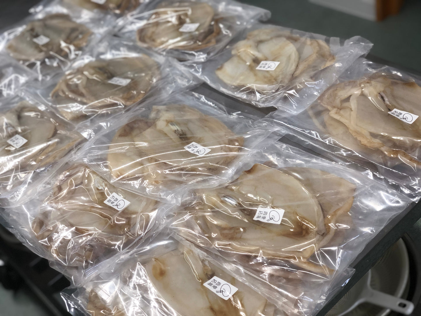 ◉10月〜旬です!イカの王様!アオリイカ自家製魚醤干し3枚(中小ミックス) 釣りもの 肝付仕上げ −60℃冷凍