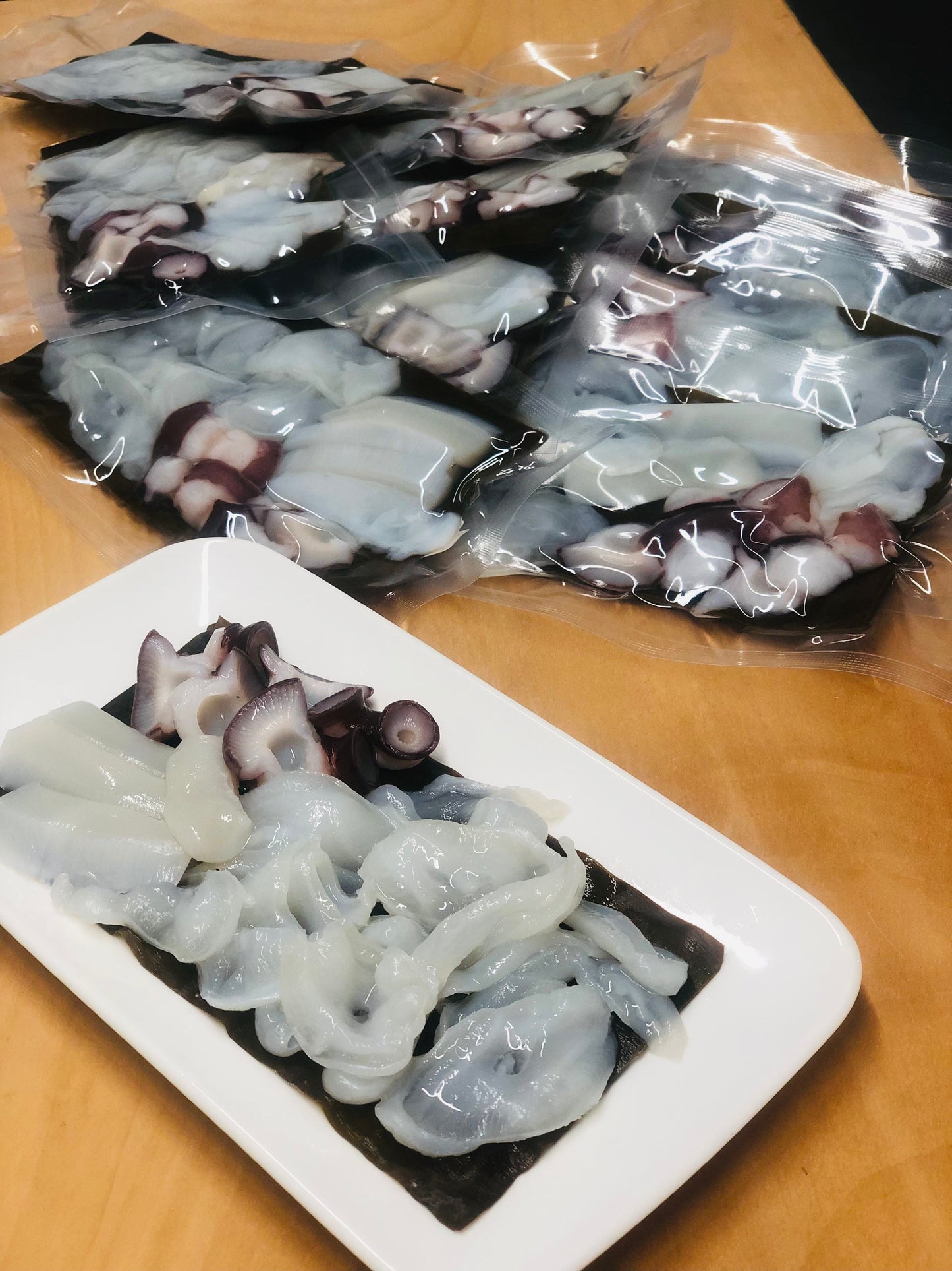 ◉水だこ昆布締め6pc 富山朝日町獲れ! 3つの部位の食感が味わえます! タコの卵漬け珍味のおまけ付