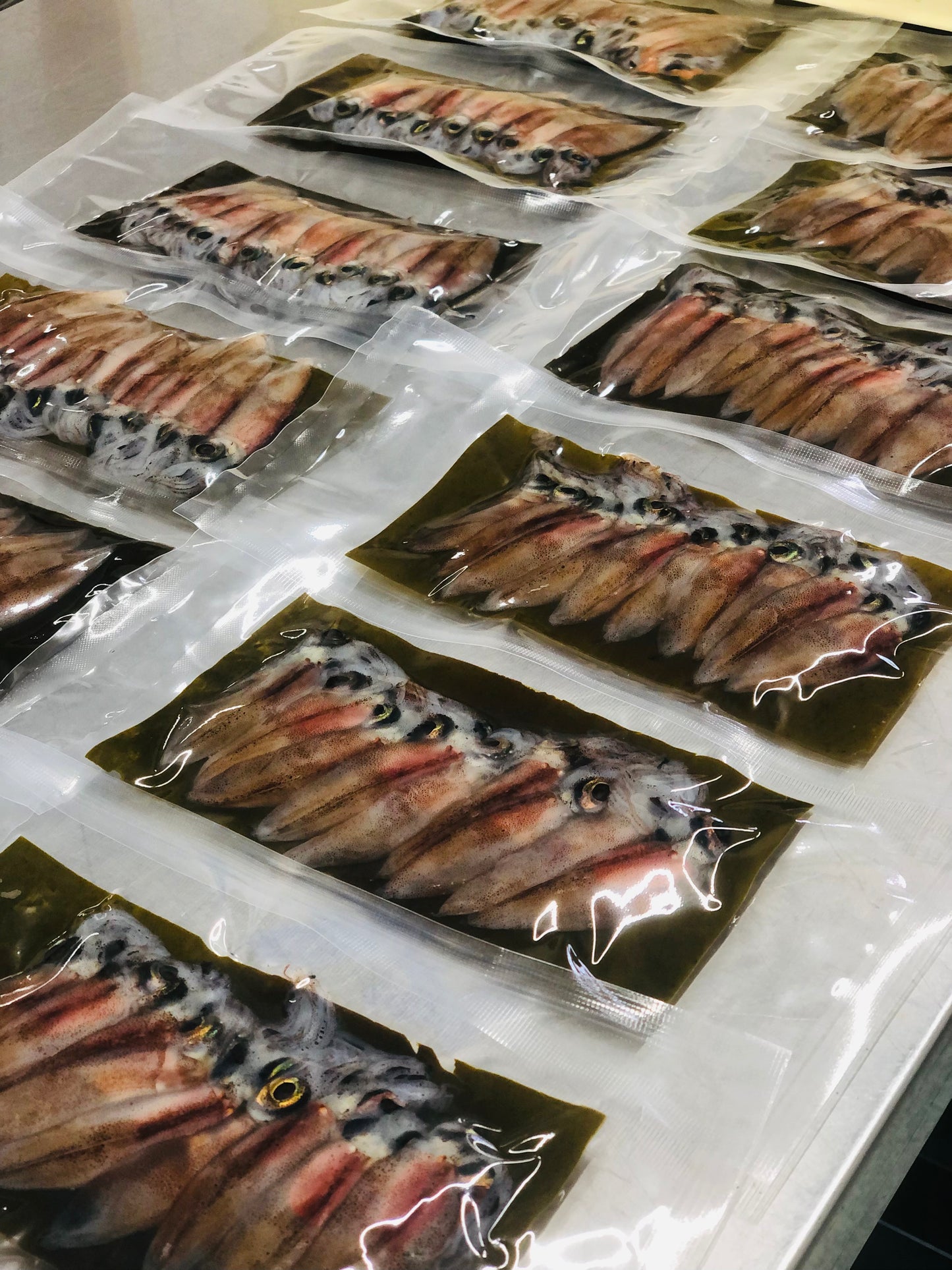 ◉富山ホタルイカの昆布〆3pcセット 肝もまるごと味わえるホタルイカ昆布じめです!