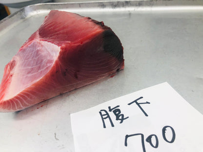 ◉富山の天然夏マグロ　小ぶりな半身まるごとセット（4分割・皮付）カマおまけ付　冷凍セット　全体量約3000g
