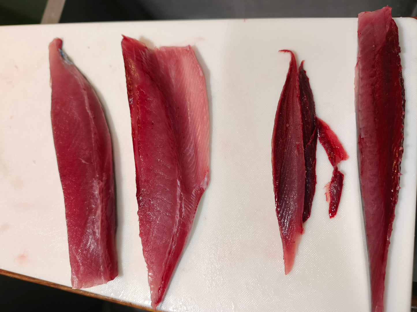 ◉鮮度が良いからこそのスマガツオ！上質な赤身　お刺身用　三枚おろしまるごと1尾分冷凍　600g〜 /1尾