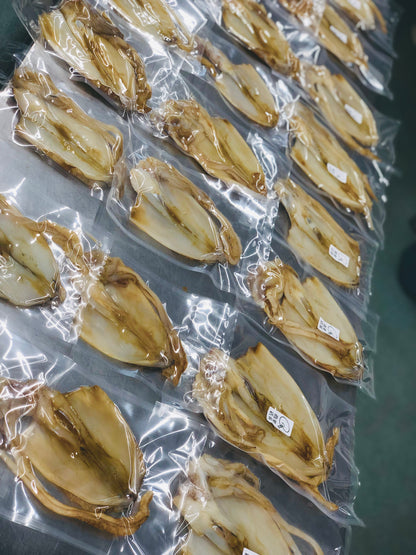 ◉10月〜旬です！イカの王様！アオリイカ自家製魚醤干し3枚（中小ミックス）　釣りもの　肝付仕上げ　　−60℃冷凍　