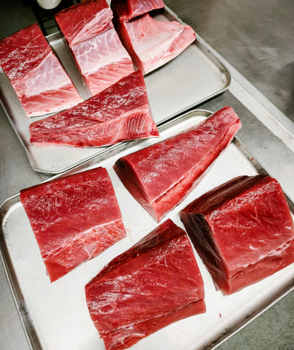 ◉おすすめ！今が旬です　富山の夏の本まぐろ皮付きブロック　腹と背の2部位セット　たっぷり1500g以上