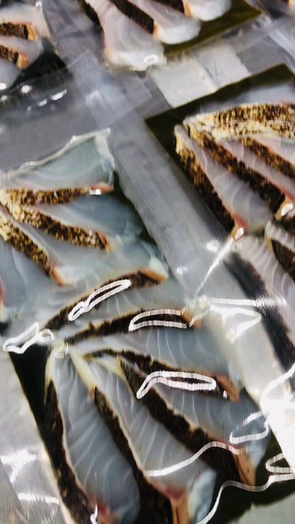 ◉目鯛の昆布締め3pc　脂ノリの良い濃厚な味わい　皮目を香ばしく炙った炙り昆布じめです